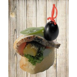 Канапе - Буженина та чері на гречаному багеті