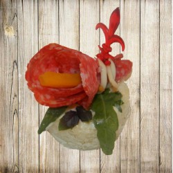 Канапе - Салямі на білому хлібі