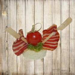 Канапе - Сало на білому хлібі Канапе - Сало на білому хлібі