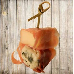 Шпажка з хамоном і сиром дор блю, і грушею Шпажка з хамоном і сиром дор блю, і грушею