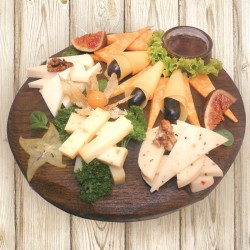 Сырная тарелка 4 вида сыра Сырная тарелка 4 вида сыра
